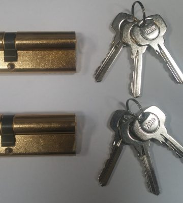 Yale 6 Pin Euro Profile Cylinder Lock Brass 45/45 (90mm) Keyed Alike In Pairs C/w 6 Keys