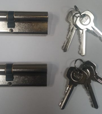 Yale 6 Pin Euro Profile Cylinder Lock Nickle 45/45 (90mm) Keyed Alike In Pairs C/w 6 Keys